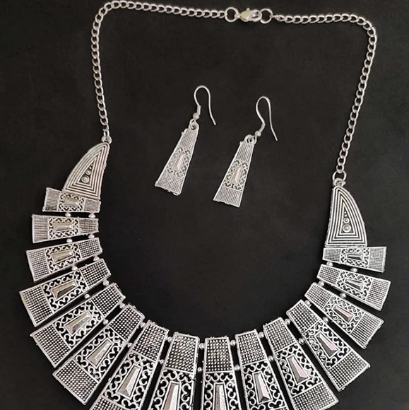 Set - Picture 3 of 4